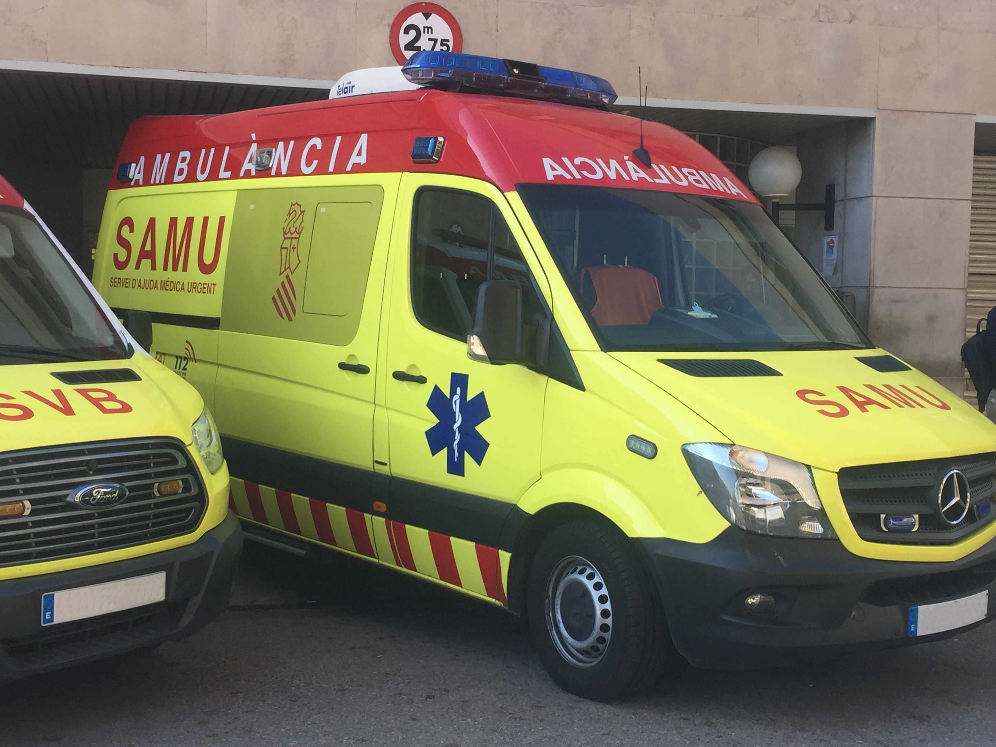 ambulancia samu y ambulancia SVB juntas - SIN MATRICULA