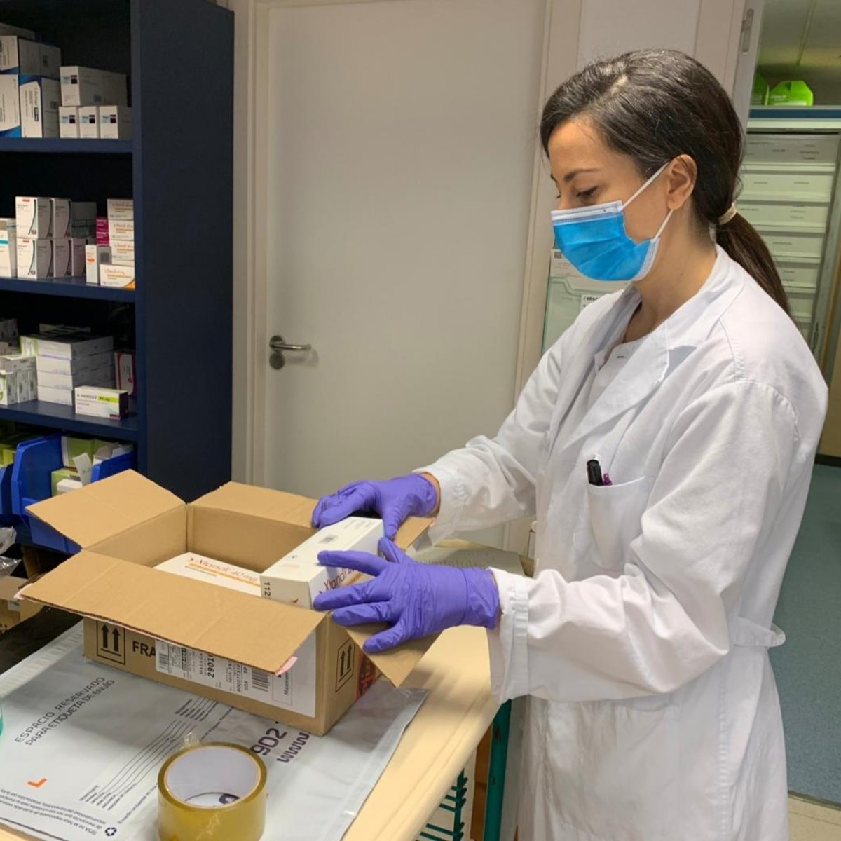 enfermera con material