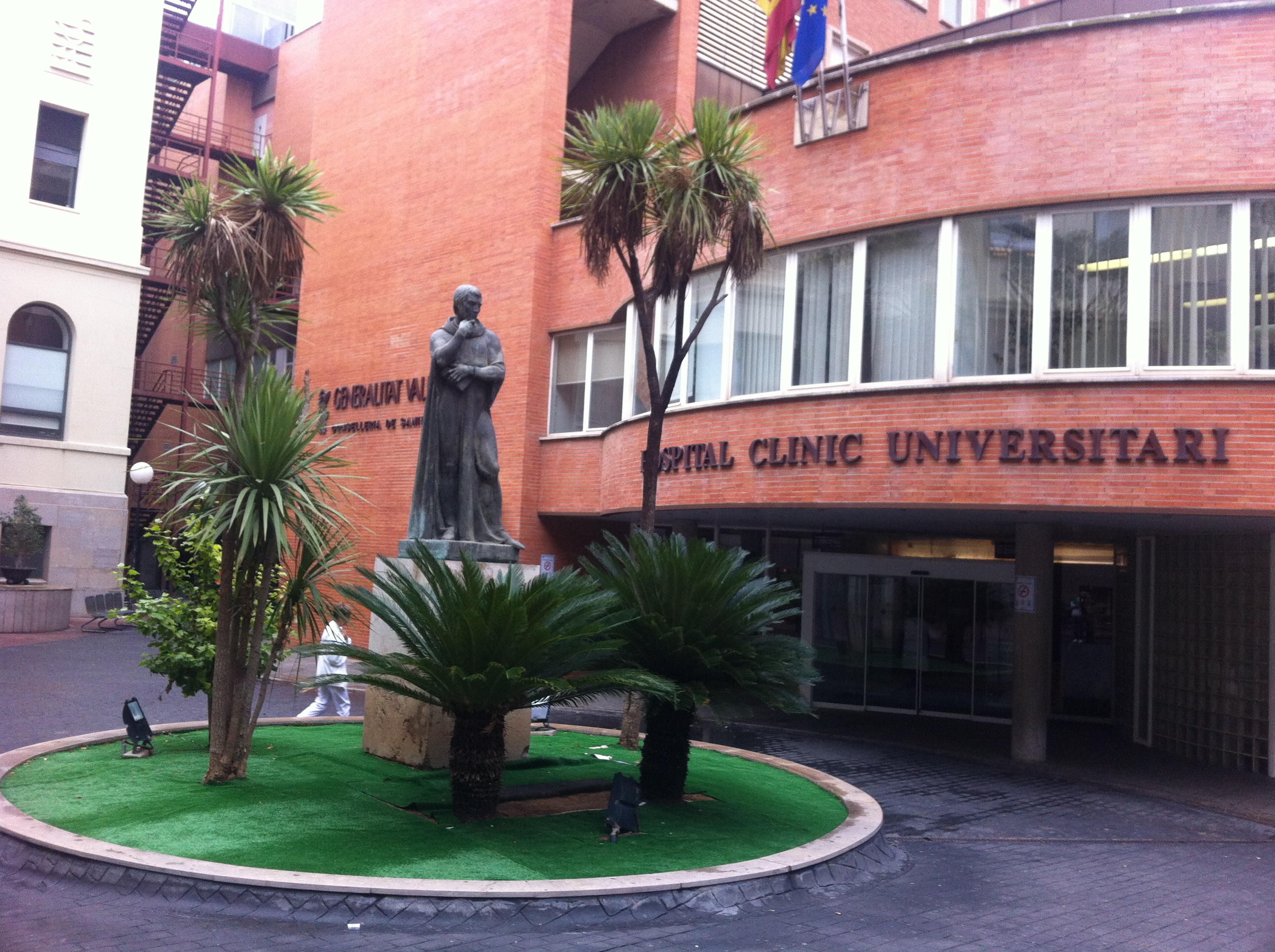 Patio hospital clinico valencia