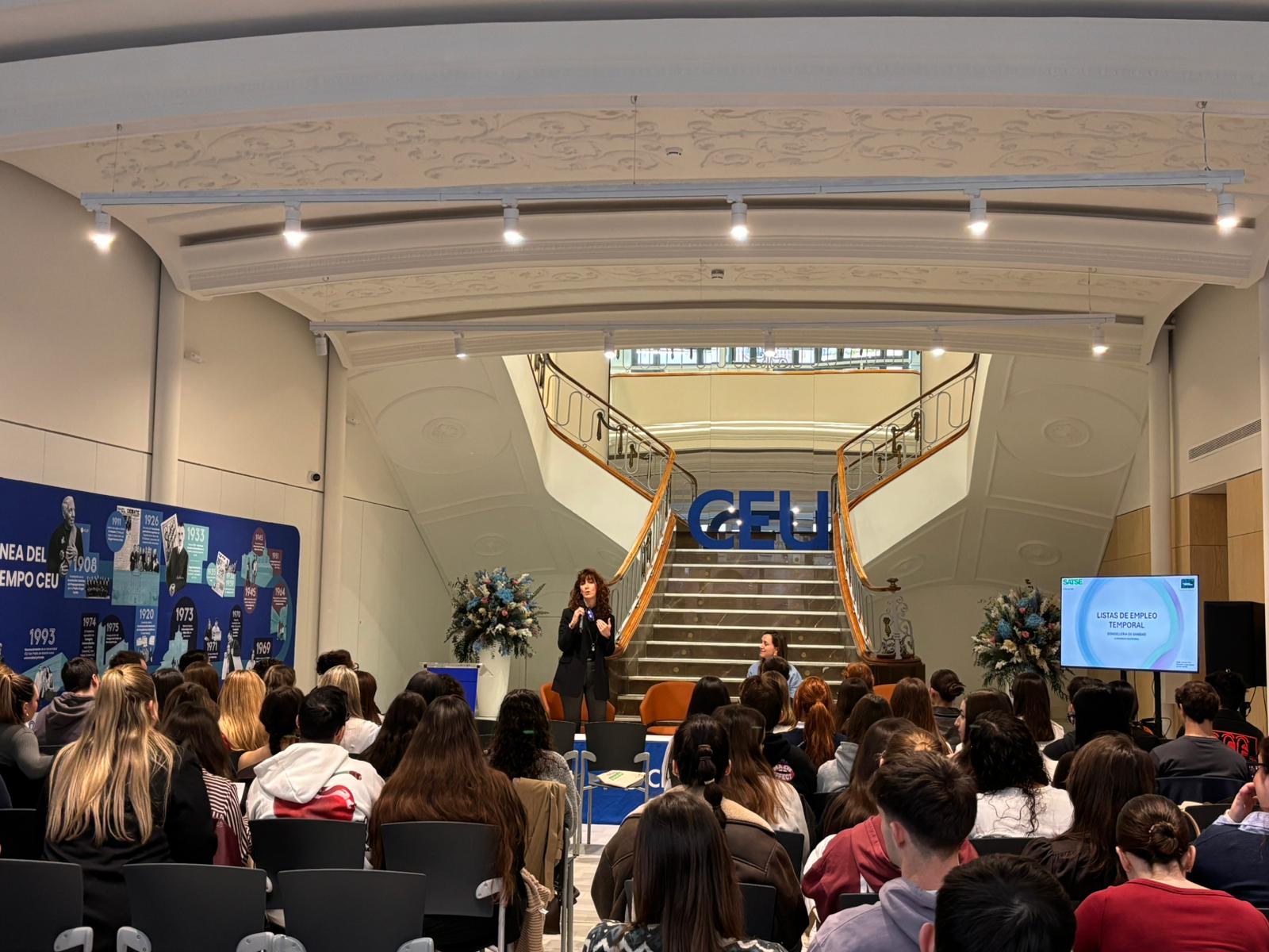 La representante de SATSE Alicante, Emilia Guevara, en un momento de su exposición